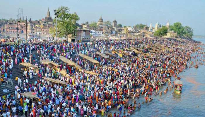 रामनवमी पर अयोध्या पहुंचे श्रद्धालु, सरयू में लगाई डूबकी रामनवमी पर अयोध्या पहुंचे श्रद्धालु, सरयू में लगाई डूबकी