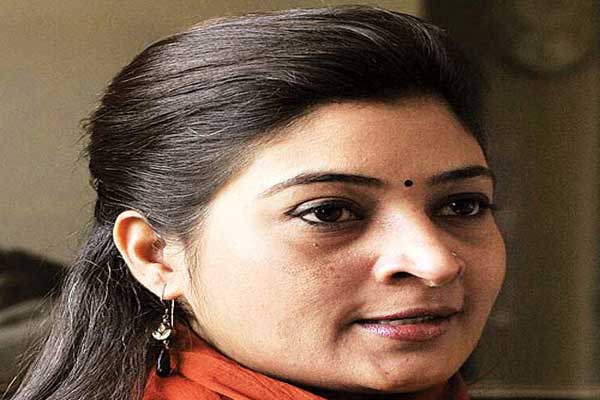 AAP विधायक अल्का लांबा ने युवक को जड़ा थप्पड़ AAP विधायक अल्का लांबा ने युवक को जड़ा थप्पड़