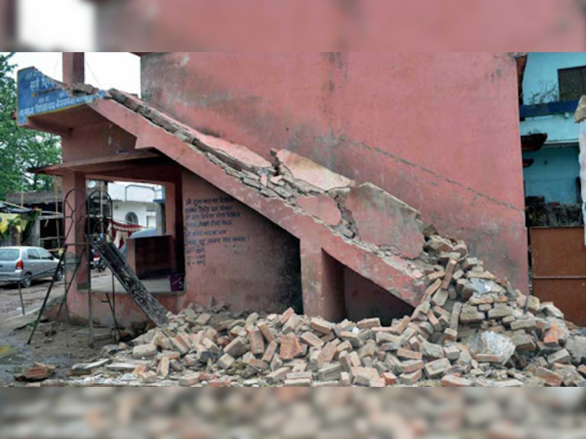 बिहार में भूकंप से 51 की मौत, लालू ने कहा-राष्ट्रीय आपदा घोषित हो भूकंप