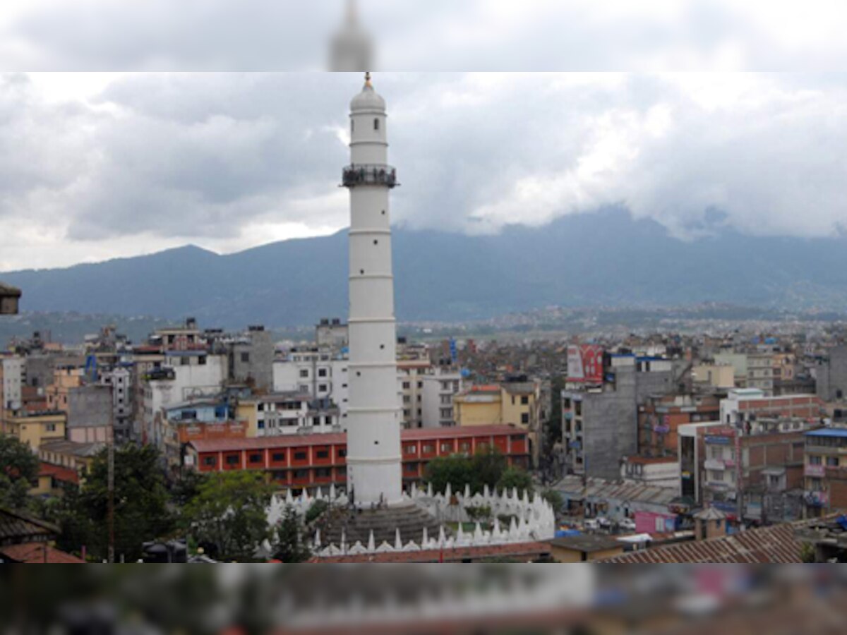 तस्‍वीरों में देखिये, नेपाल का 'कुतुब मीनार' यानी धरहरा टावर भूकंप में कैसे हुआ जमींदोज  