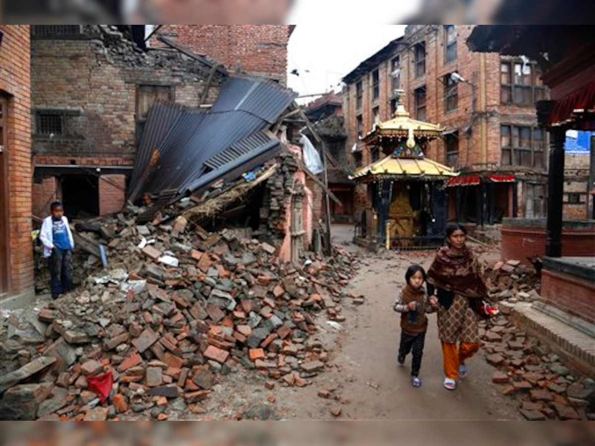 नेपाल में भूकंप से मृतकों की संख्या हुई 7000, धीमे राहत कार्य को लेकर प्रदर्शन