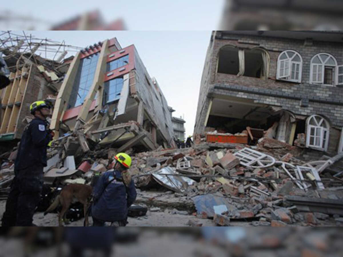 LIVE: भूकंप के ताजा झटकों से फिर कांपा नेपाल; 42 की मौत, 1000 से ज्यादा घायल