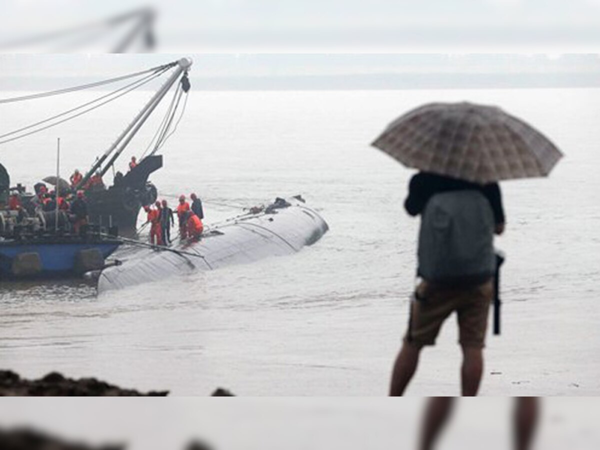 चीन में यात्रियों से भरे जहाज के डूबने से 7 मरे, 430 अब भी लापता
