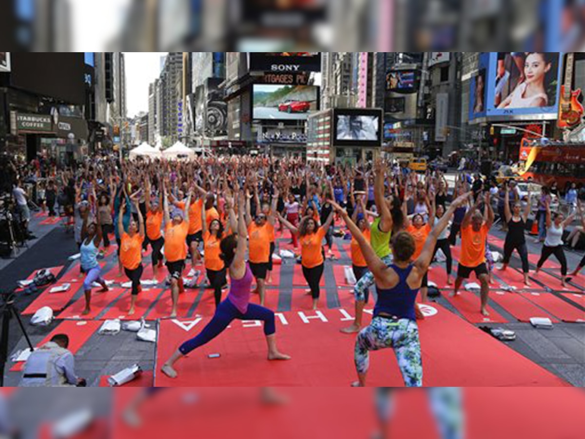 अंतरराष्ट्रय योग दिवस: न्यूयॉर्क का ऐतिहासिक टाइम्स स्क्वायर बना योग स्कवायर