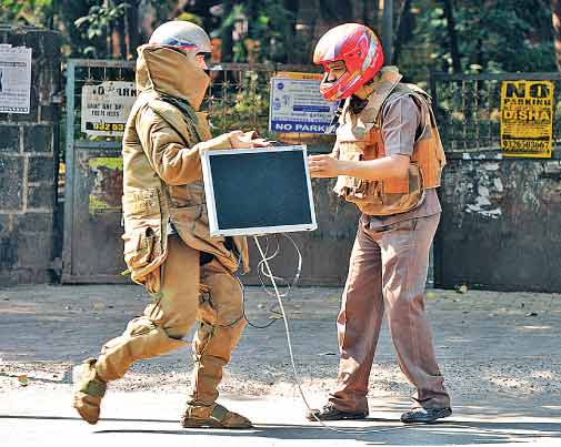 उत्तराखंड पुलिस और NSG कमांडो ने देहरादून में मॉक ड्रिल की उत्तराखंड पुलिस और NSG कमांडो ने देहरादून में मॉक ड्रिल की