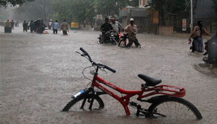 पूरे उत्तराखंड में जमकर बारिश, मालरोड पर जमा 600 टन मलबा, पढ़ें हर जगह का हाल पूरे उत्तराखंड में जमकर बारिश, मालरोड पर जमा 600 टन मलबा, पढ़ें हर जगह का हाल