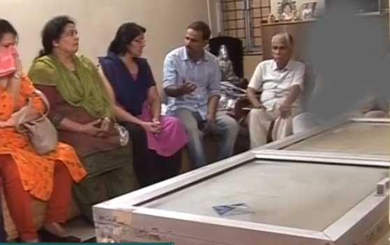 सारा मौत मामला: मां ने DGP से मुलाकात की, भाई ने कहा-अमनमणि सारा को प्रताड़ित करता था सारा मौत मामला: मां ने DGP से मुलाकात की, भाई ने कहा-अमनमणि सारा को प्रताड़ित करता था