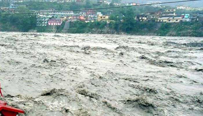 इलाहाबाद में उफान पर गंगा-यमुना, शहर पर मंडराया बाढ़ का खतरा इलाहाबाद में उफान पर गंगा-यमुना, शहर पर मंडराया बाढ़ का खतरा