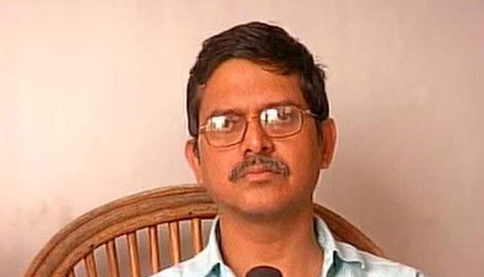 मुलायम की शिकायत करने वाले निलंबित IPS अमिताभ ठाकुर पर नई मुसीबत मुलायम की शिकायत करने वाले निलंबित IPS अमिताभ ठाकुर पर नई मुसीबत