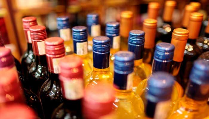 Illegal wine seized from Mathura | आबकारी विभाग के अभियान में मथुरा से 75 पेटी शराब जब्त | Hindi News,