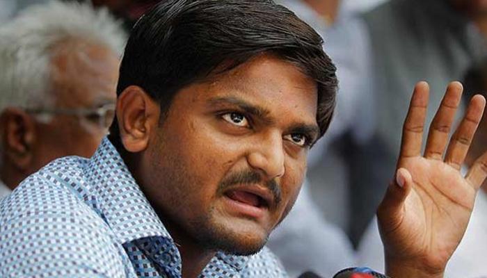 पटेल आरक्षण आंदोलनः एकता यात्रा से पहले हिरासत में हार्दिक पटेल आरक्षण आंदोलनः एकता यात्रा से पहले हिरासत में हार्दिक