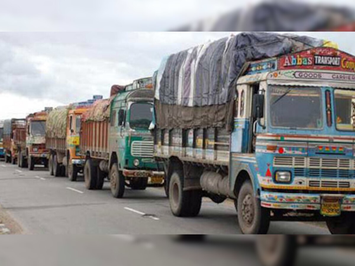 ट्रक मालिकों की हड़ताल जारी, कुछ क्षेत्रों में वस्तुओं की आपूर्ति बाधित