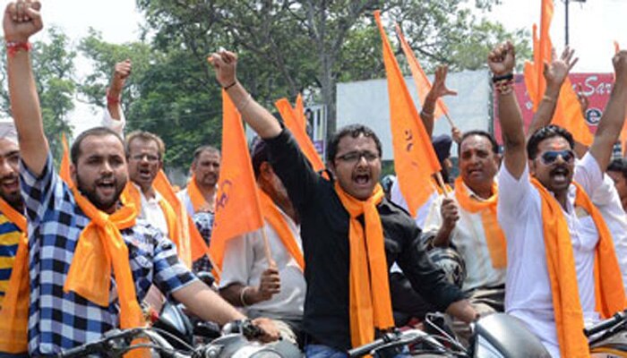 वाराणसी के नजदीक हुई 300 लोगों की 'घर वापसी' वाराणसी के नजदीक हुई 300 लोगों की 'घर वापसी'