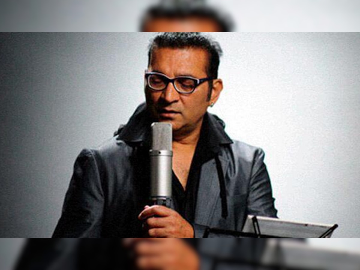 गायक अभिजीत पर कैलाश खेर के लाइव शो में 'छेड़छाड़' का आरोप