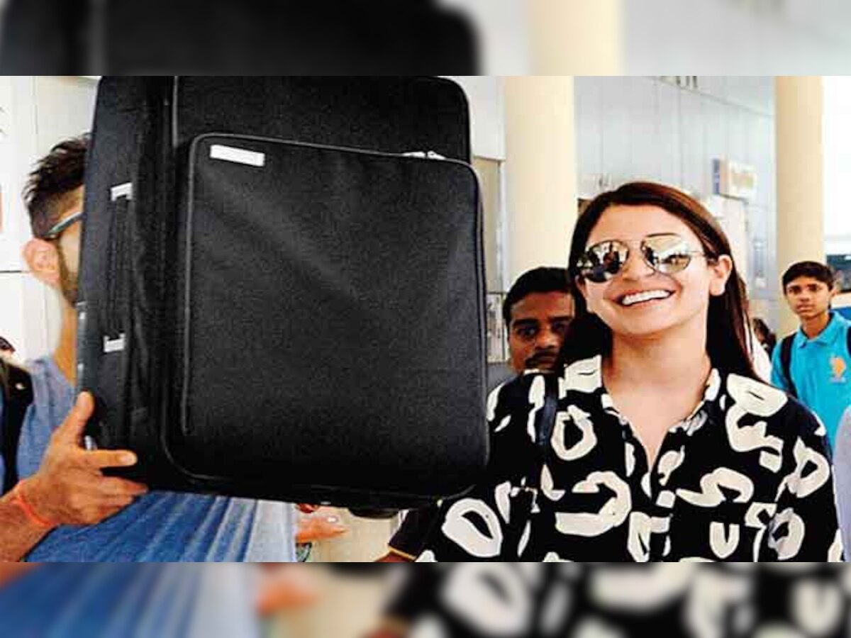 मुंबई एयरपोर्ट पर पकड़े गये लवबर्ड्स, विराट को बैग से छुपाना पड़ा मुंह