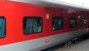 Russian girls did obscene behavior in Rajdhani Express | ट्रेन में रूसी ...