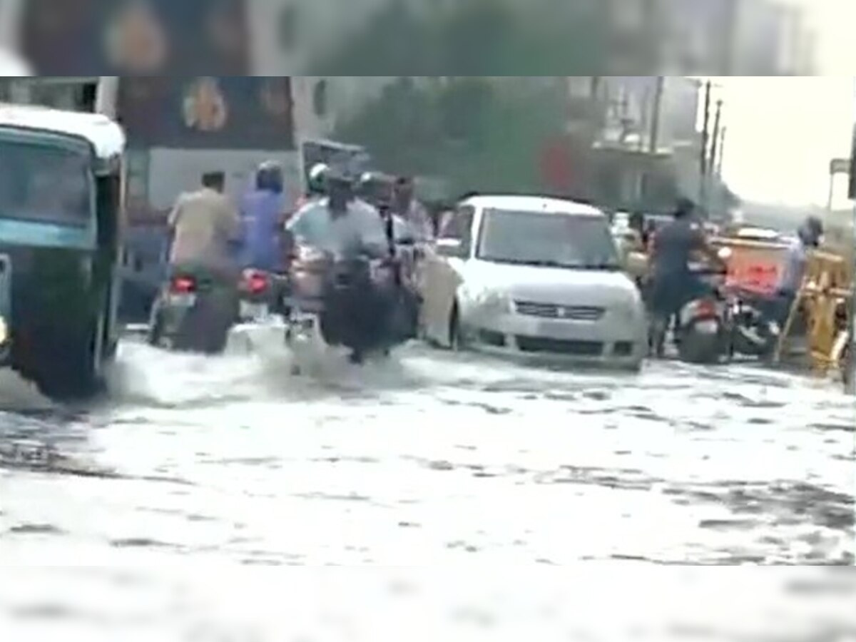 चेन्नई में भारी बारिश से परेशानी बढ़ी, अस्पतालों और कई अहम इमारतों में घुसा पानी