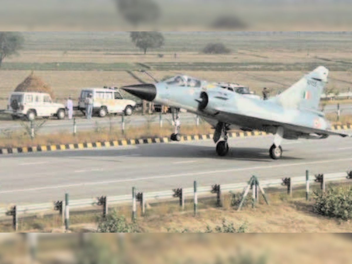 पाकिस्तान से जंग होने पर हाईवे को ही रनवे बना देगी भारतीय वायुसेना