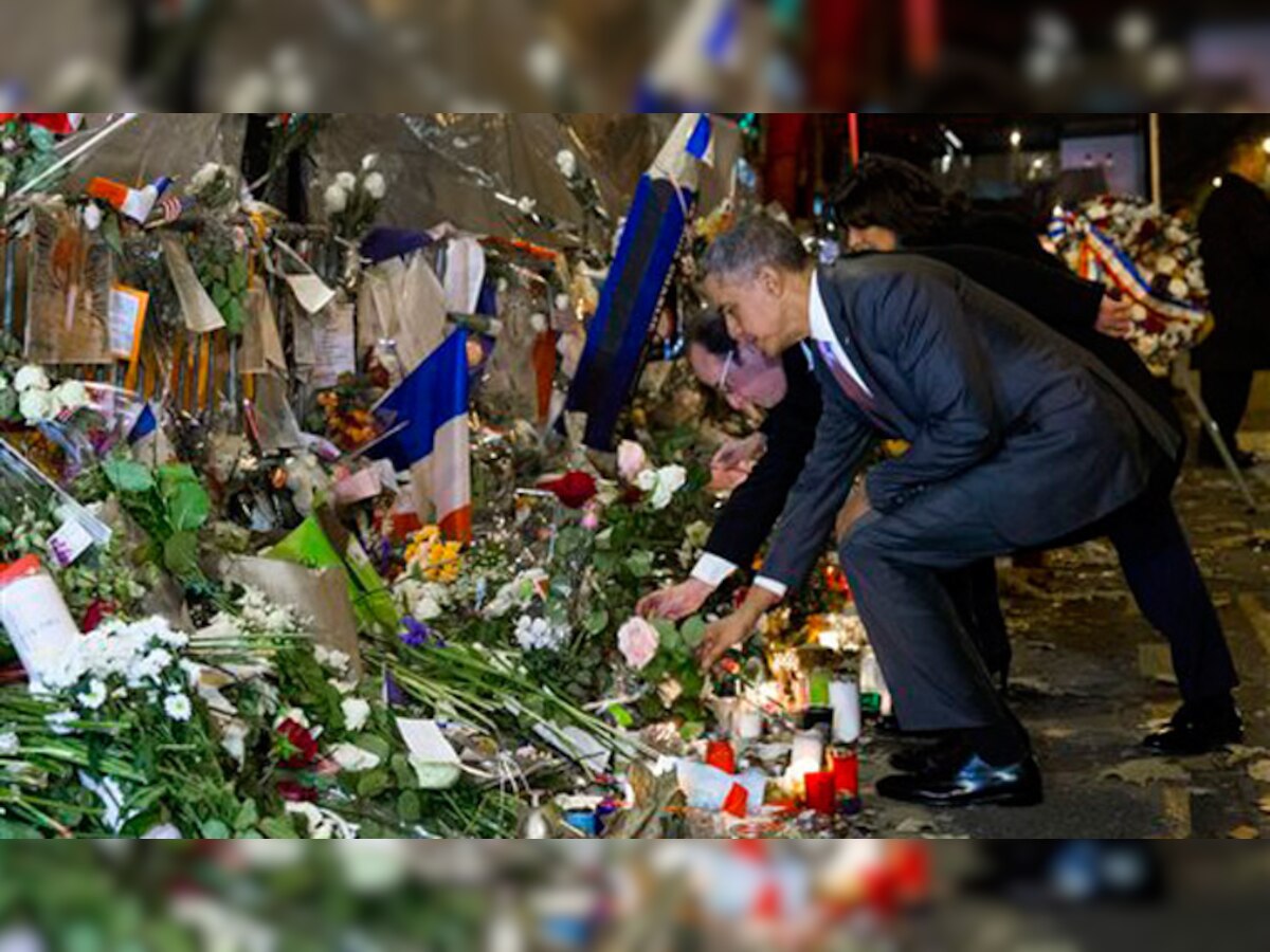 पेरिस हमला: ओबामा और ओलांद ने पीड़ितों को दी श्रद्धांजलि
