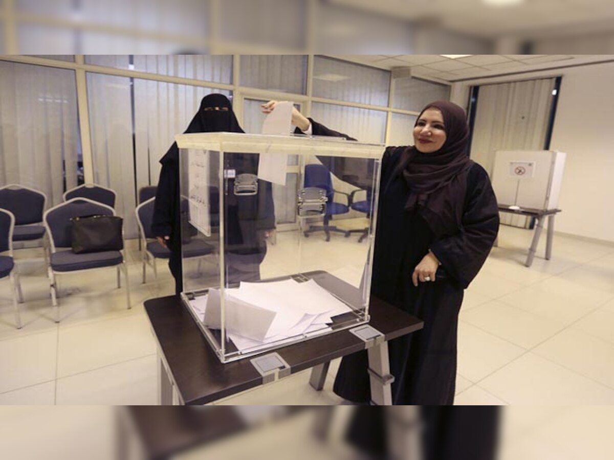सऊदी अरब में पहली बार चुनाव में हुई महिलाओं की भागीदारी
