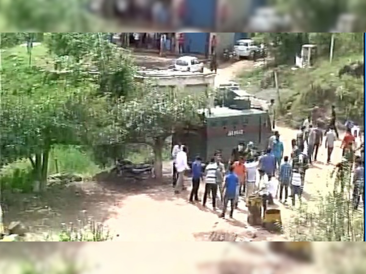 राजौरी के बीजीएसबी विश्वविद्यालय में संघर्ष, 4 वाहन फूंके