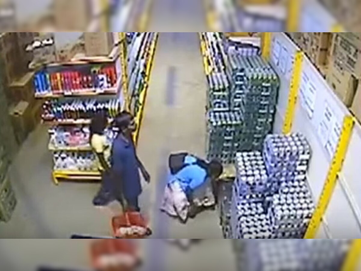 देखें VIDEO : महिला ने अपने स्कर्ट में चुराए बीयर के 24 केन्स, सीसीटीवी में हुई कैद 