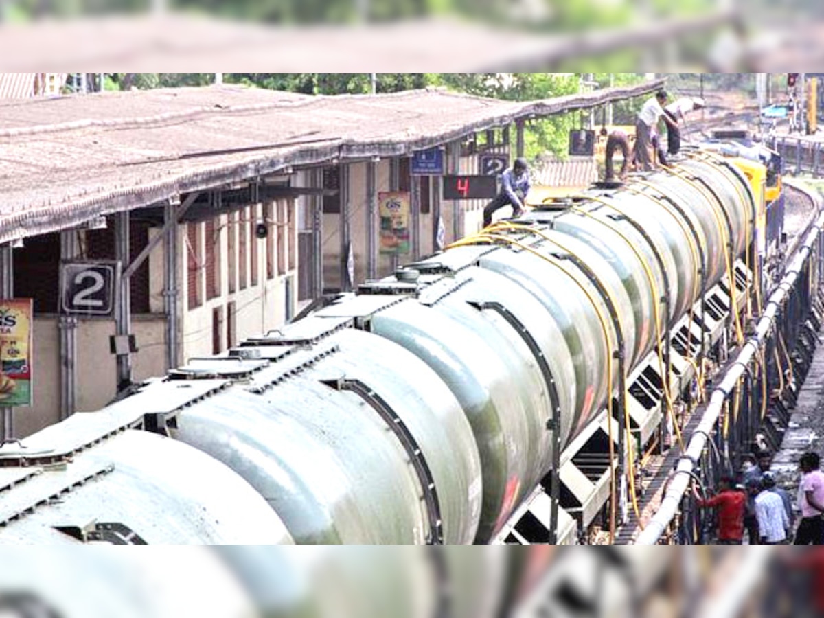 रेलवे ने लातूर कलेक्टर को थमाया 4 करोड़ का बिल, भेजा था 6 करोड़ 20 लाख लीटर पानी 
