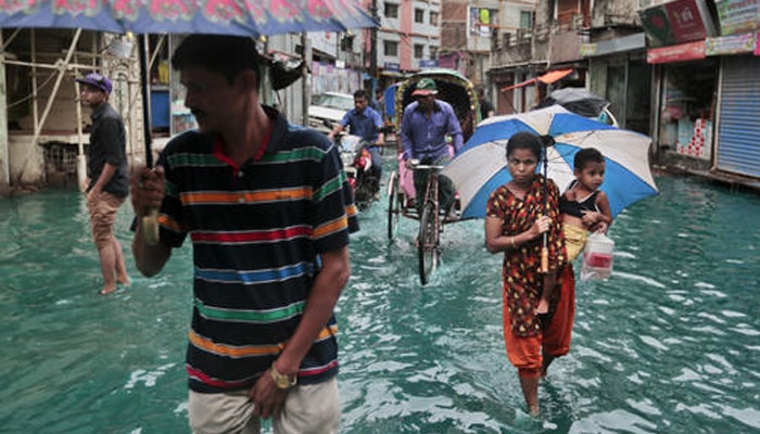 बांग्लादेश में रोआनू चक्रवात कहर, 500000 लोग हुए बेघर, 24 लोगों की मौत