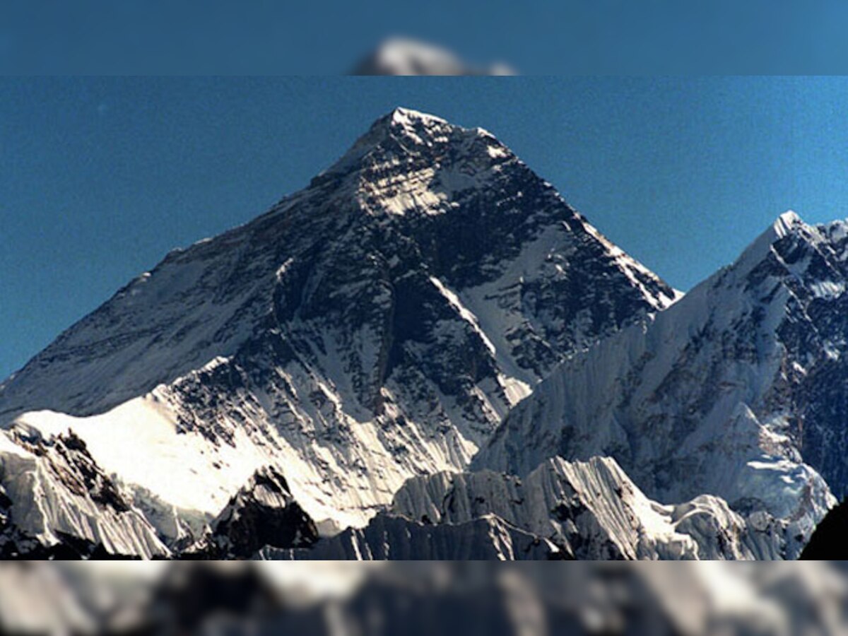 माउंट एवरेस्ट पर भारतीय पर्वतारोही की मौत, 2 और लापता