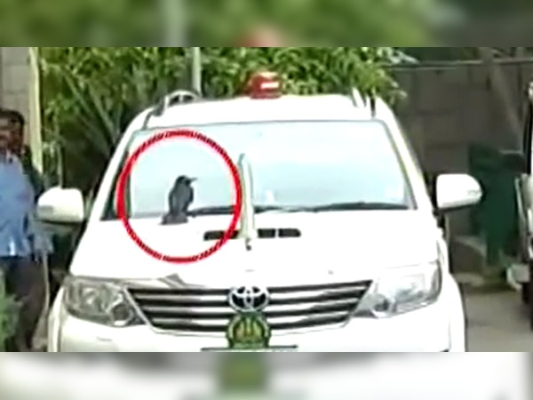 मुख्यमंत्री की कार पर बैठा काला कौवा तो खरीद ली नई कार!