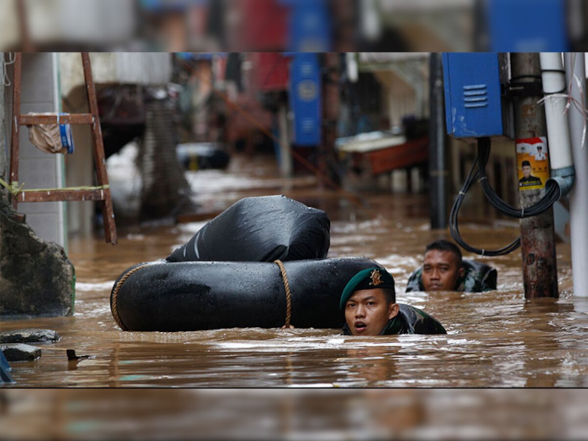 'इंडोनेशिया में बाढ़ और भूस्खलन से 31 लोगों की मौत; 19 लापता'