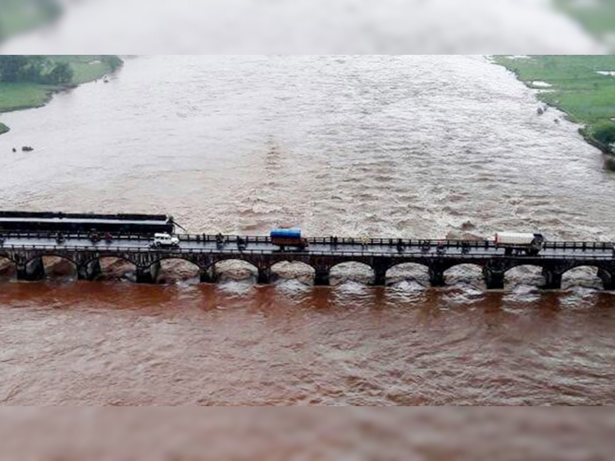   महाराष्ट्र के महाड में पुल गिरने की घटना की न्यायिक जांच होगी; 9 लोगों की मौत
