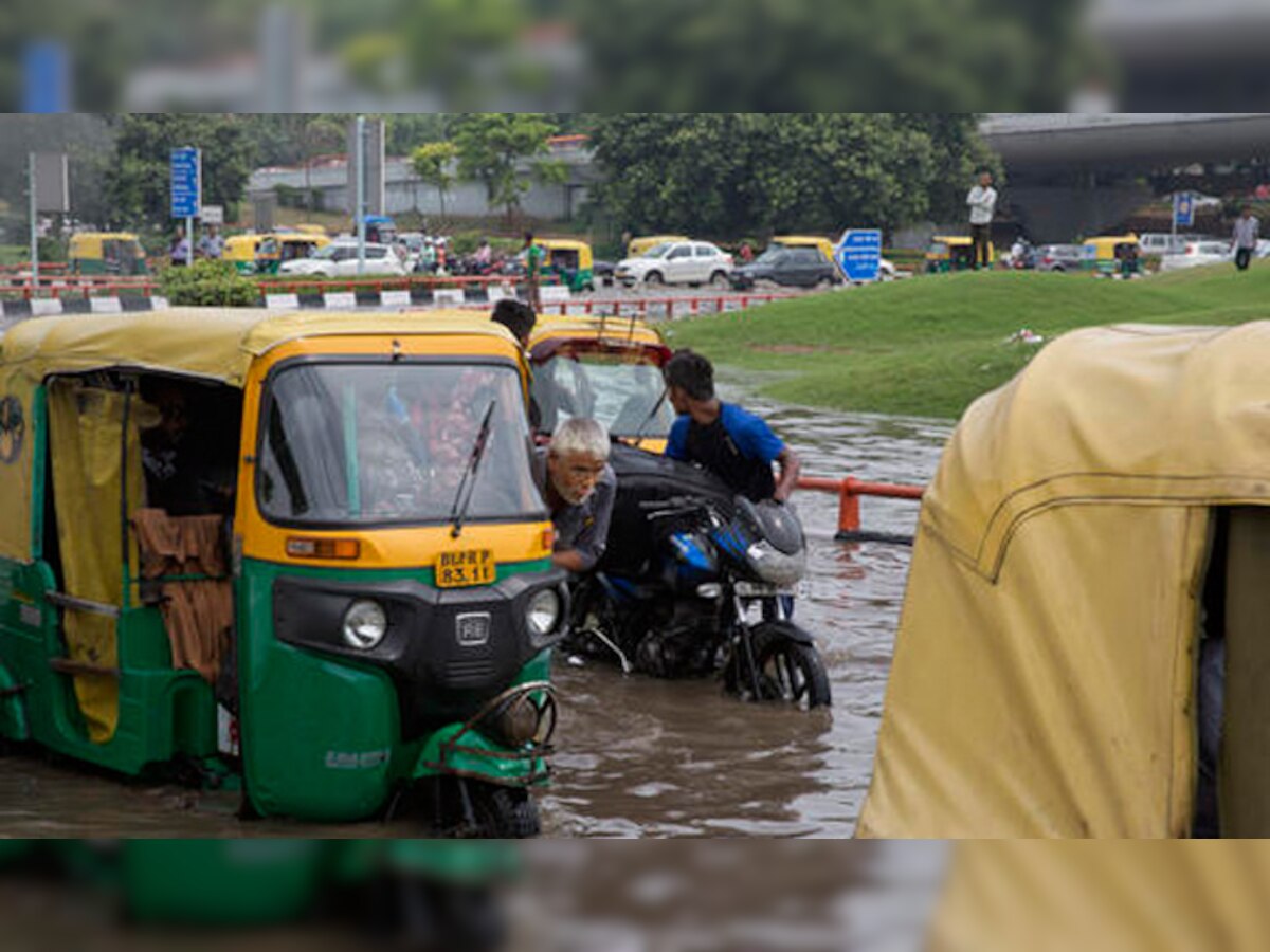 दिल्‍ली-एनसीआर में भारी बारिश; कई इलाकों में भीषण ट्रैफिक जाम, सड़कों पर फंसी गाड़ियां, कई उड़ानें रद्द