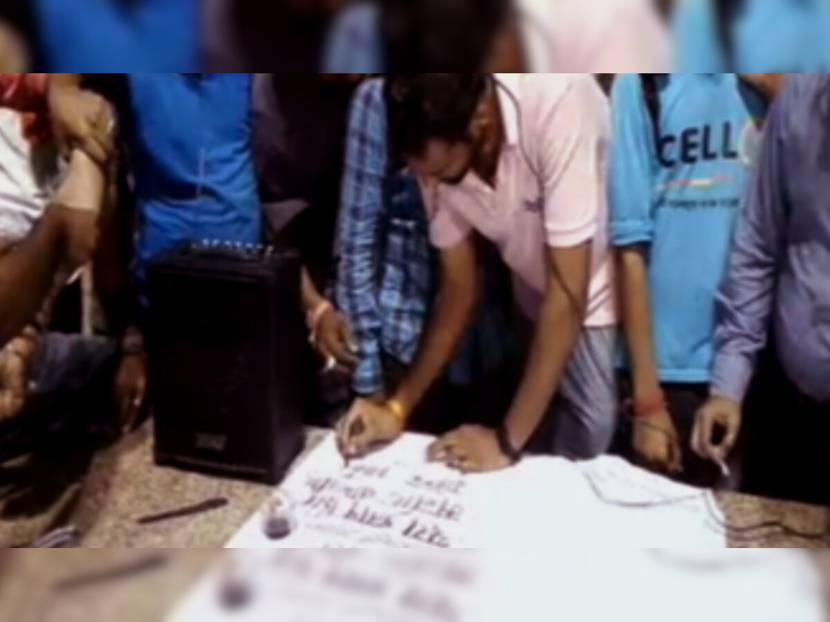 बजरंगदल के कार्यकर्ताओं ने क्यों खून से लिखा PM मोदी को ख़त