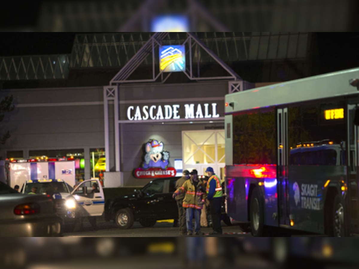 अमेरिकी मॉल में गोलीबारी में चार महिलाओं समेत 5 की मौत, हमलावर फरार