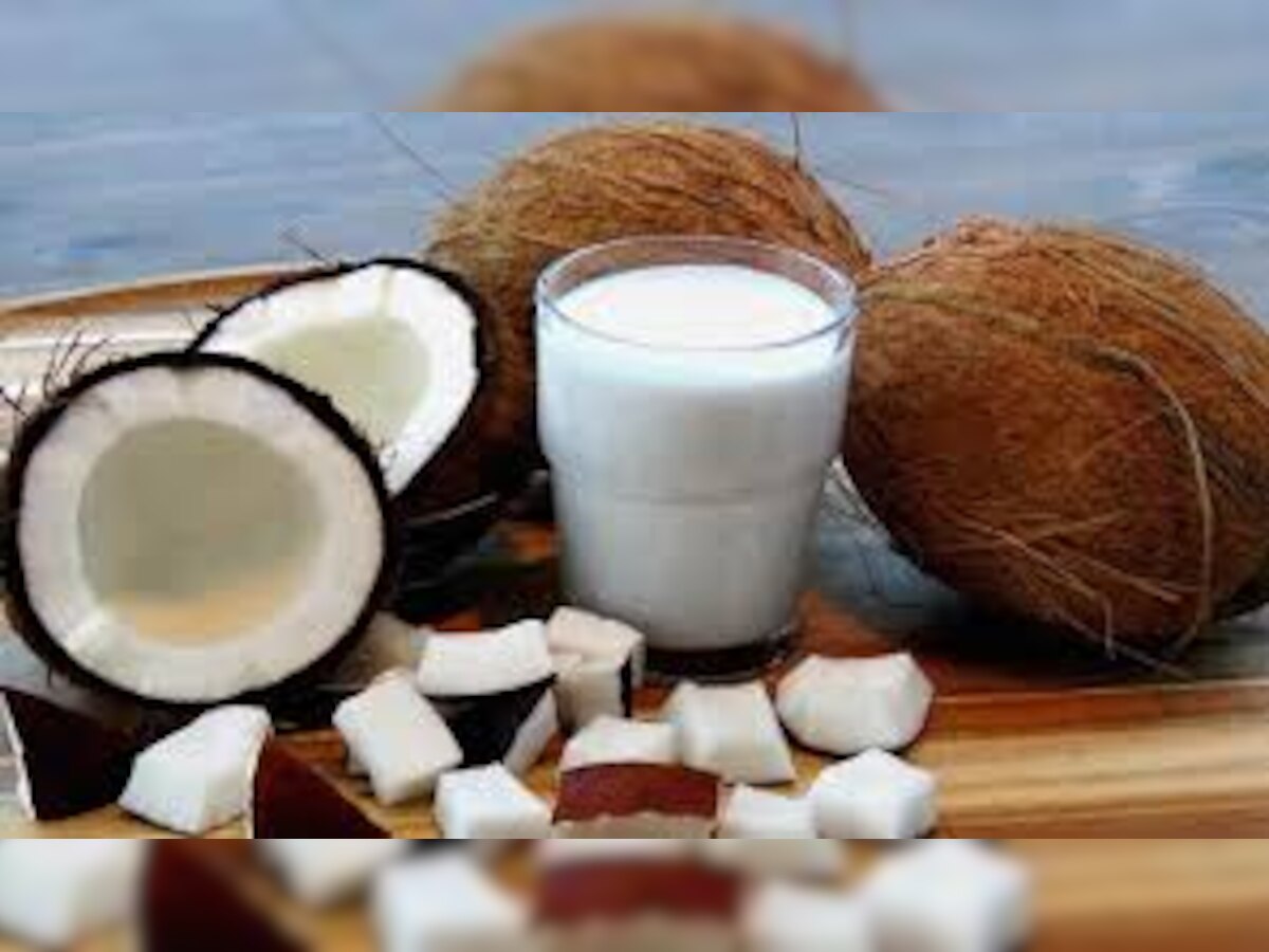 त्वचा का सौंदर्य निखारने में कारगर है नारियल का दूध 