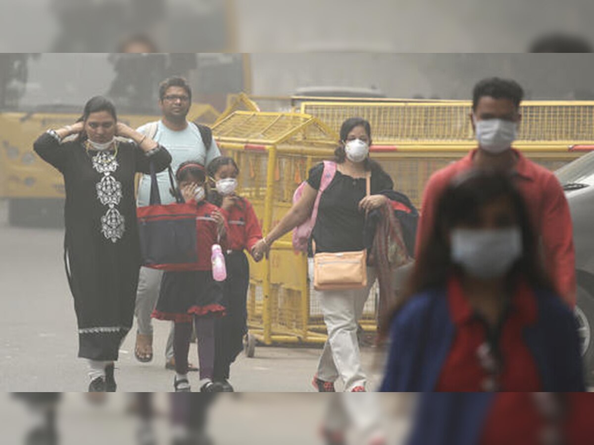 दिल्ली में धुंध : सरकार ने आपात कदमों की घोषणा की; 3 दिनों तक बंद रहेंगे स्कूल, कृत्रिम बारिश पर भी विचार