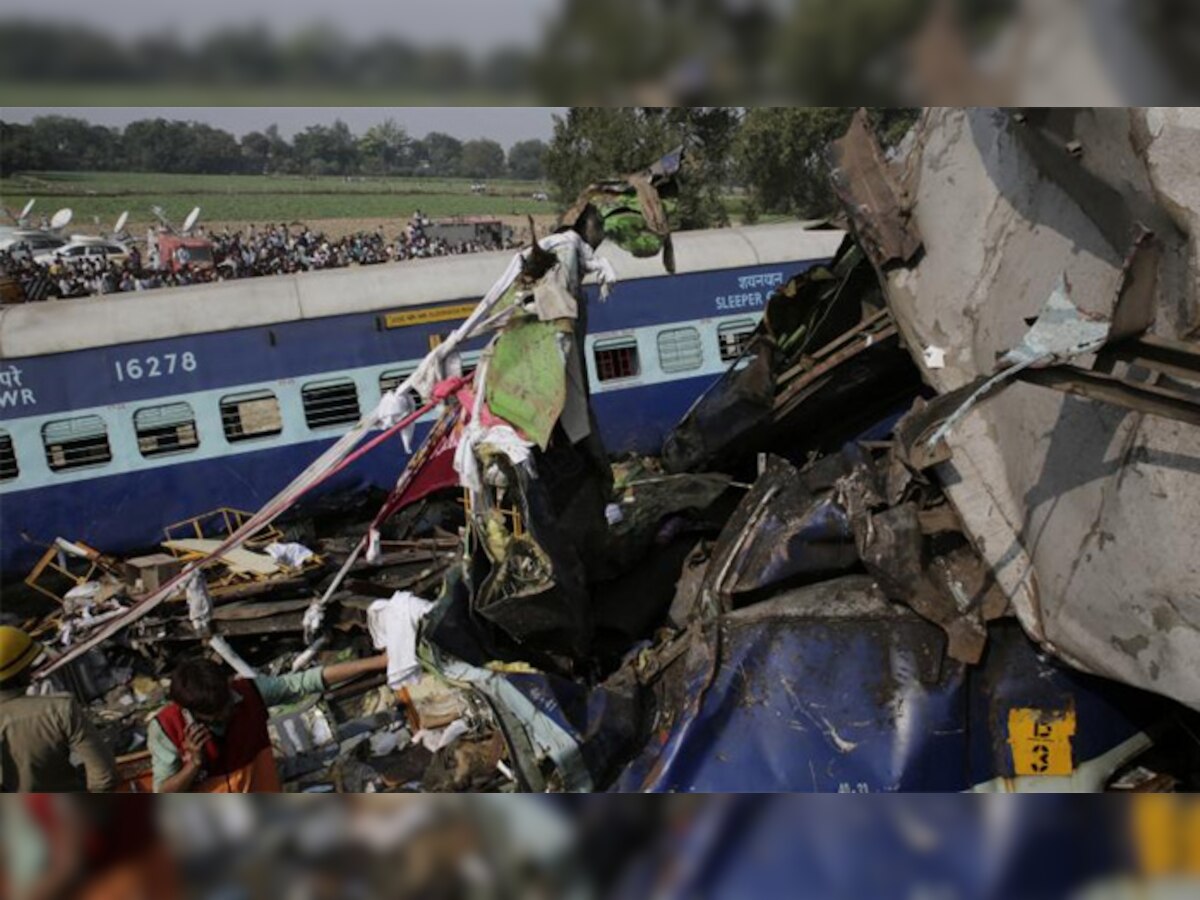 इंदौर-पटना रेल हादसा : रेलवे ने जारी किए हेल्पलाइन नंबर