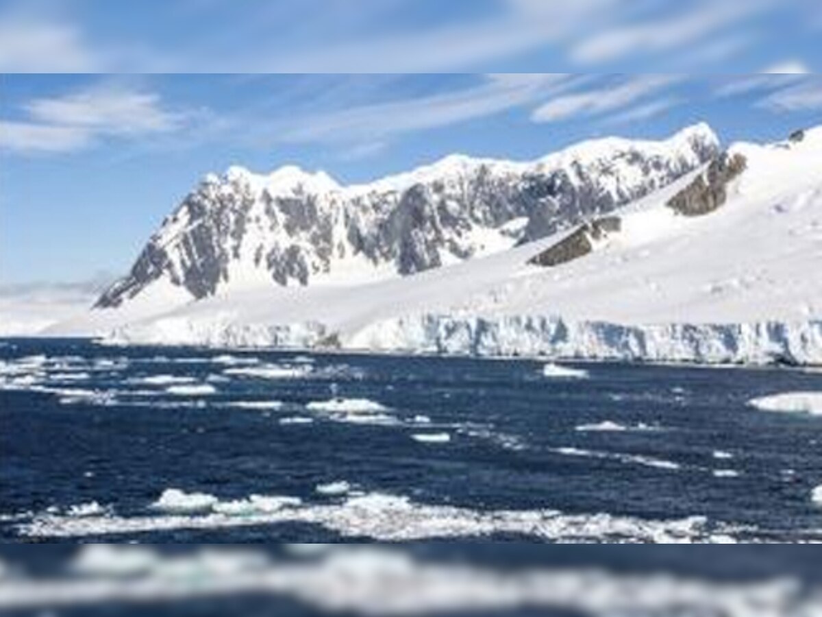 जलवायु परिवर्तन : 'हर साल पिघल रही है आर्कटिक झील की बर्फ'