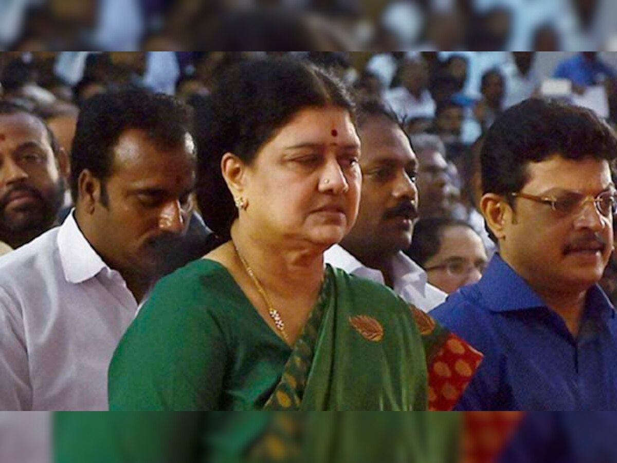 तमिलनाडु: जयललिता की विश्वासपात्र रहीं शशिकला को सौंपी गई AIADMK की कमान, बनीं पार्टी महासचिव