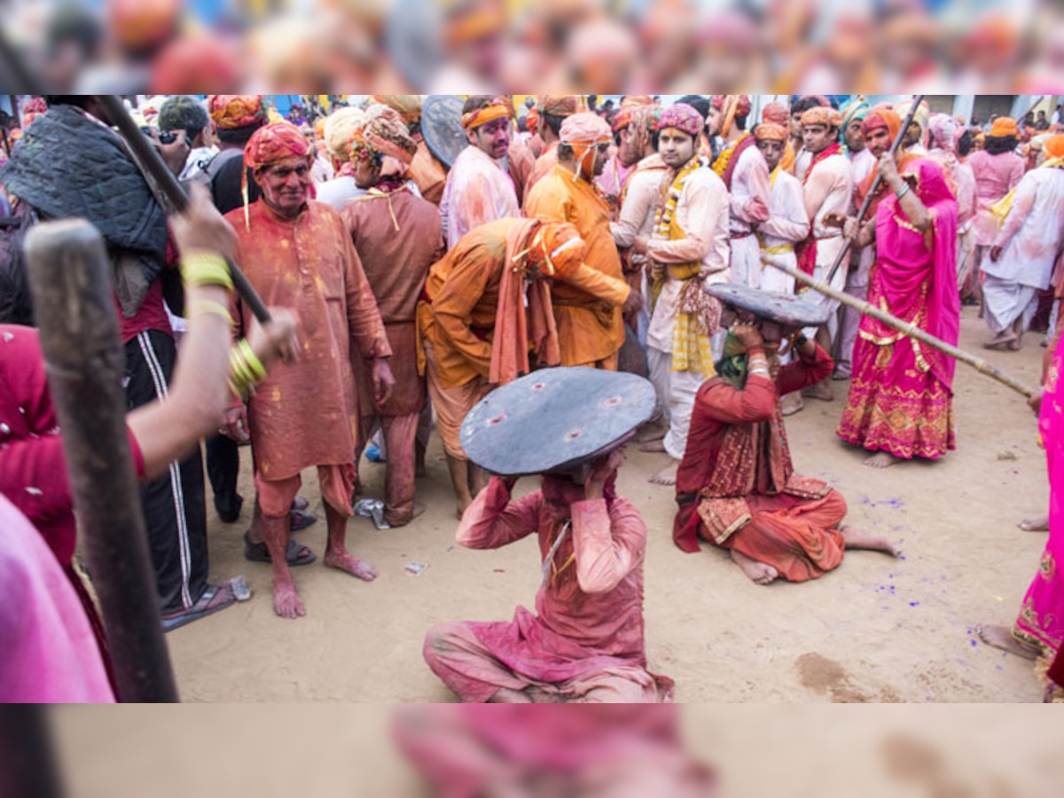 मथुरा में सोमवार को होली का उत्सव परवान चढ़ने लगेगा।