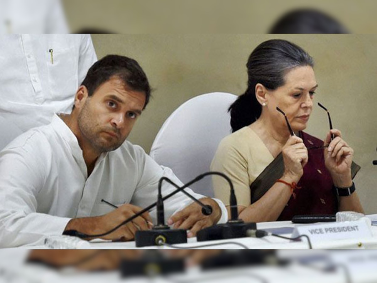 कांग्रेस उपाध्यक्ष राहुल गांधी (बाएं) और सोनिया गांधी। (फाइल फोटो) 