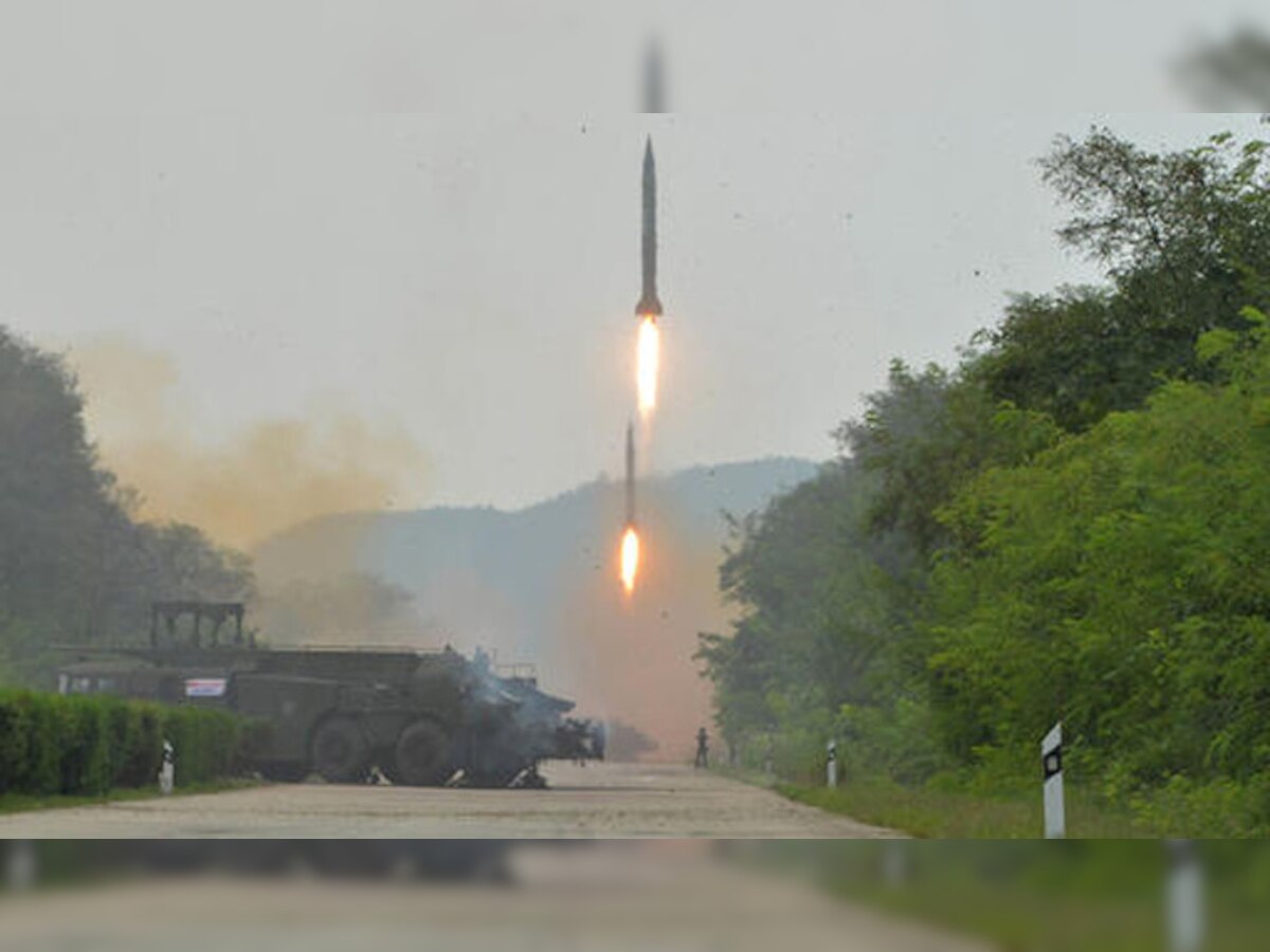 उत्तर कोरिया के परमाणु हथियारों के जखीरे से अमेरिका के लिये जबर्दस्त खतरा बढ़ा है. (फाइल फोटो)