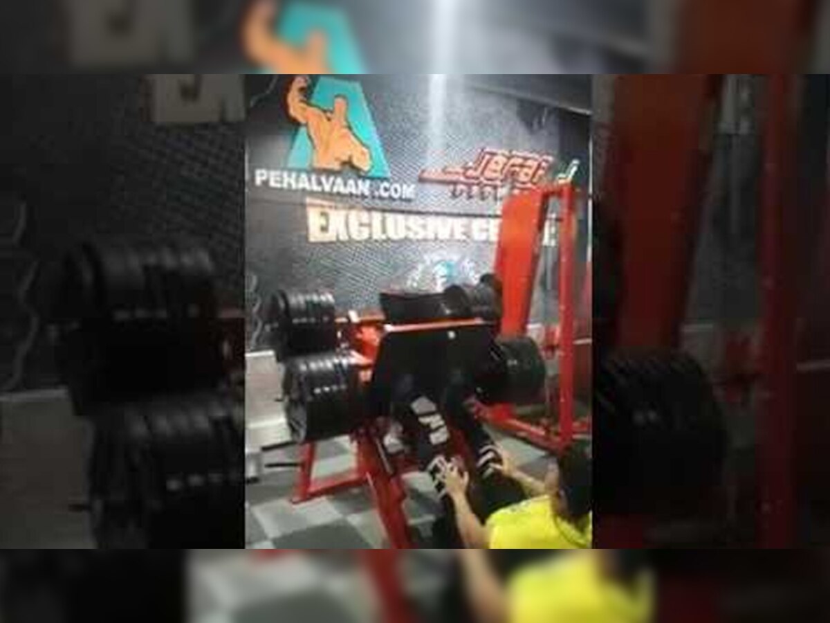 Gym में हैवी वेट उठाना इस युवक को पड़ गया भारी, वीडियो देख आप रह जाएंगे दंग  (फोटोः फेसबुक)
