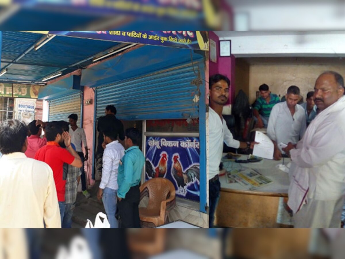  हरियाणा के गुरुग्राम में शिवसेना ने जबरन मीट और चिकन की 500 दुकानों को बंद करा दिया है. (तस्वीर के लिए साभार एएनआई)