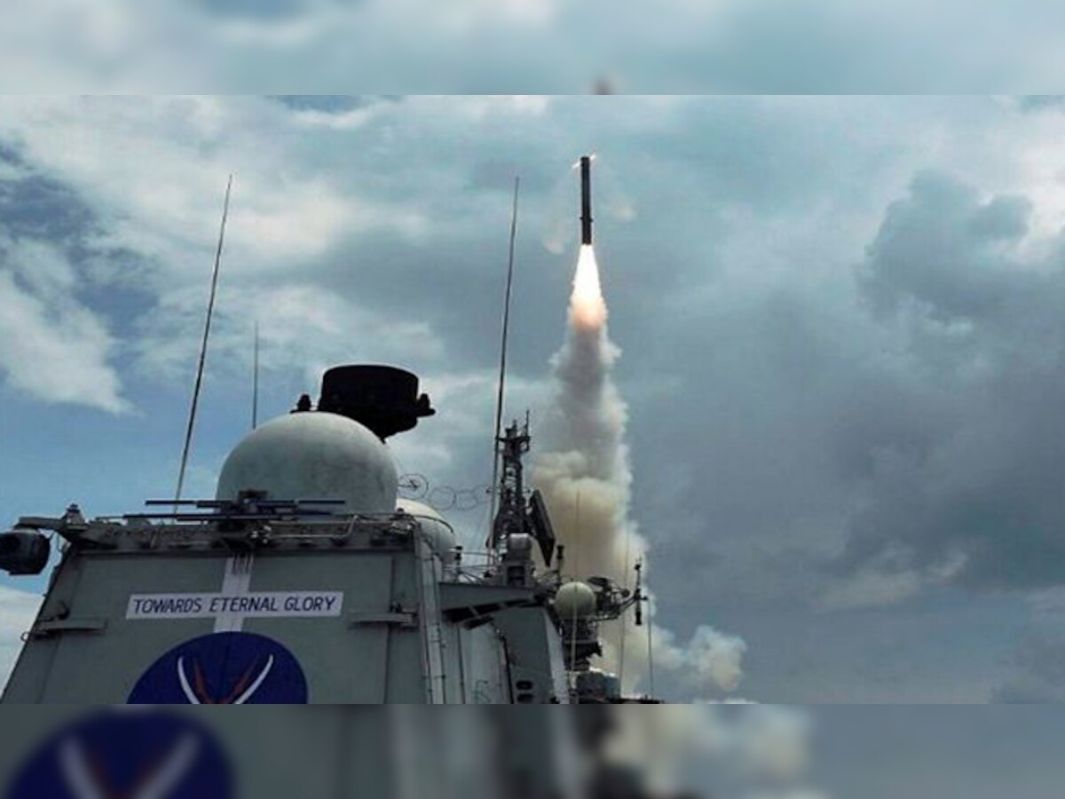 यह है भारतीय नौसेना का ब्रह्मास्त्र ब्रह्मोस सुपरसोनिक क्रूज मिसाइल जिसका शुक्रवार को सफल परीक्षण किया गया.