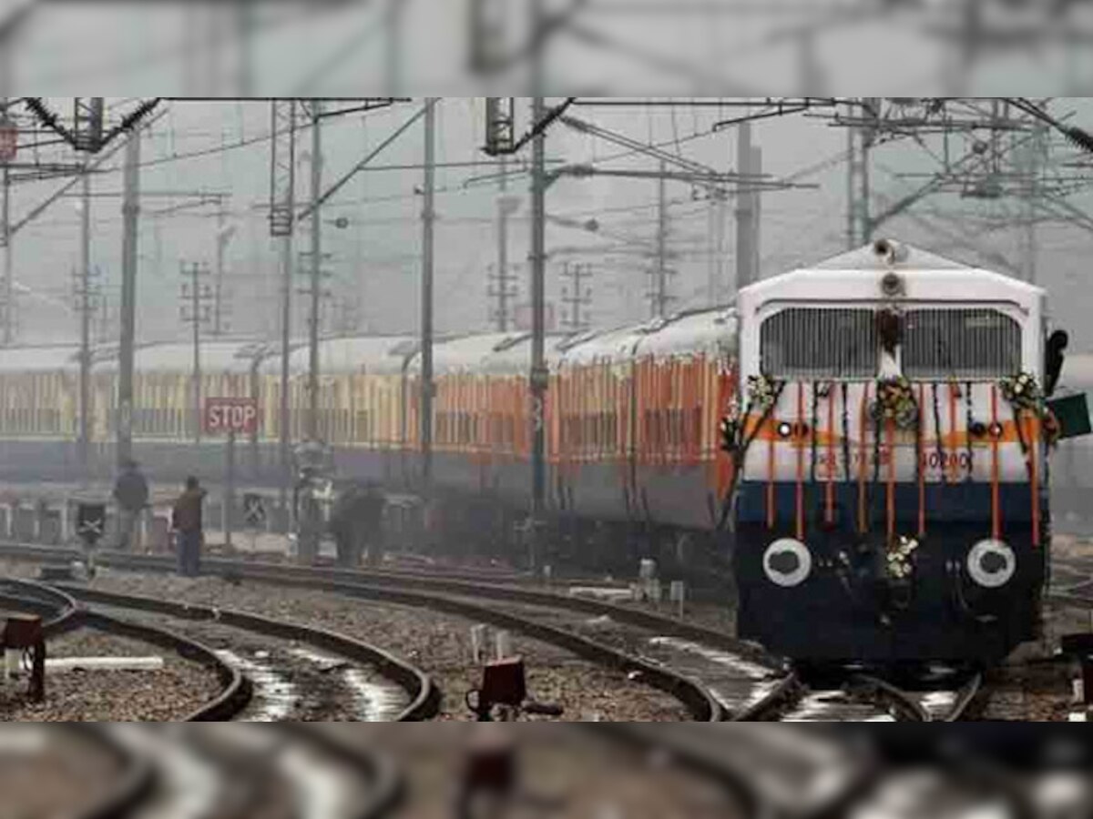भारतीय रेल जुलाई में उत्कृष्ट डबल-डेकर एसी यात्री (उदय) एक्सप्रेस शुरू करेगी.  (फाइल फोटो)