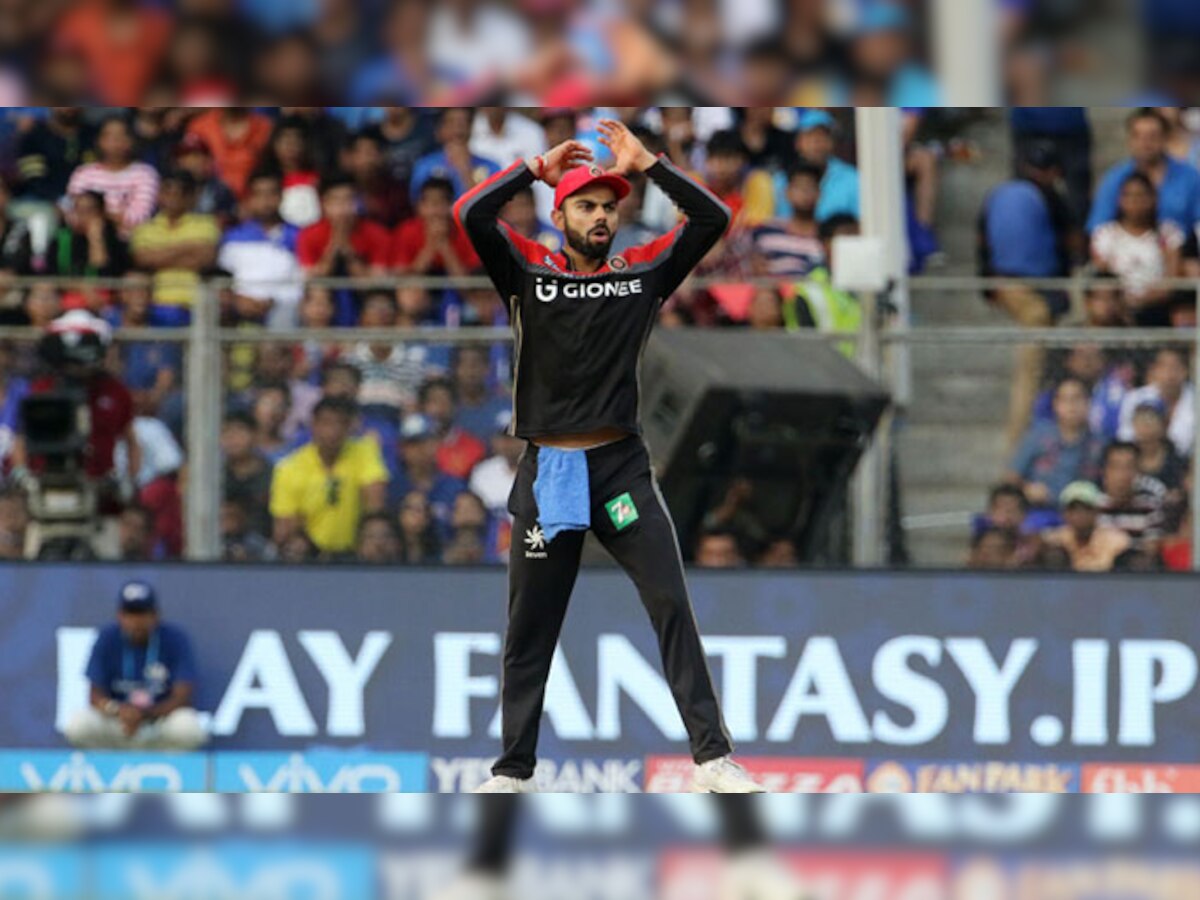 आईपीएल 10 में मुंबई इंडियन्स के खिलाफ एक मैच के दौरान बेंगलुरु के कप्तान विराट कोहली. (फोटो सौजन्य : बीसीसीआई/आईपीएल)