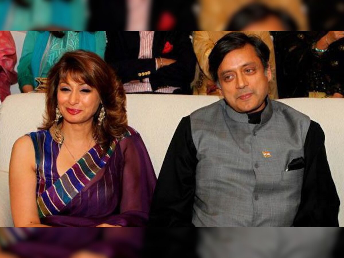2014 में दिल्ली के होटल लीला में शशि थरूर की पत्नी सुनंदा पुष्कर (बाएं) की मौत हो गई थी. (फाइल फोटो) 