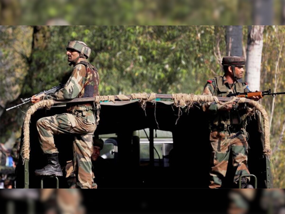  जम्मू कश्मीर के हंदवाड़ा में सेना ने दो आतंकियों को मार गिराया है.  (फाइल फोटो)